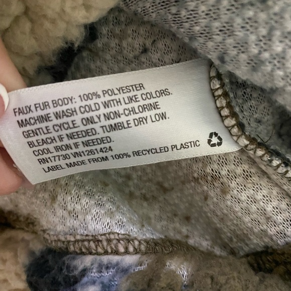 Wild Fable camo fleece cropped drawstring sweatshirt l - Picture 6 of 6